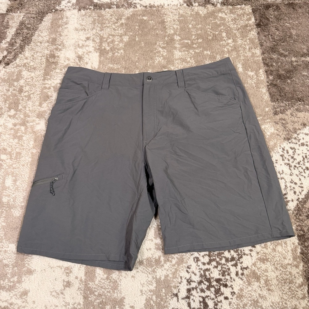 Patagonia Quandary Shorts Mens Khaki 9.5"Inseam Gray Lightweight Trail Zip
